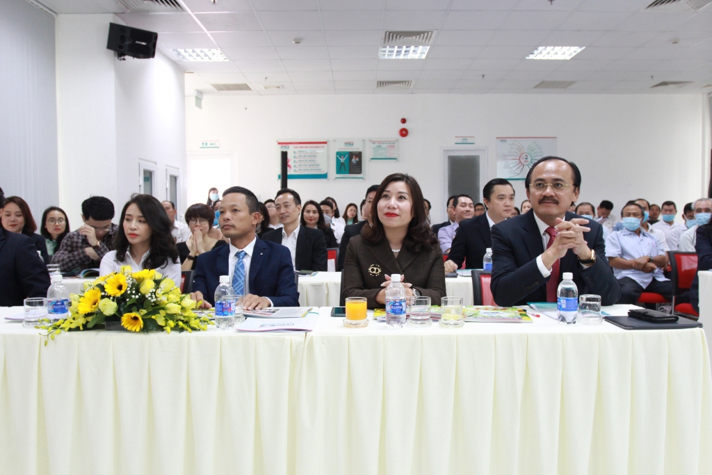 Quang cảnh phiên họp ĐHCĐ bất thường 2021 (4)