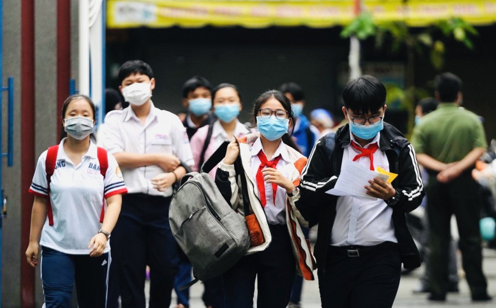 Học sinh TP Hồ Chí Minh bắt đầu trở lại trường học sau hơn nửa năm nghỉ và học trực tuyến