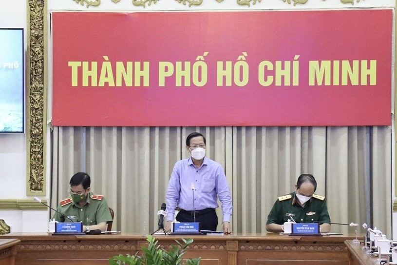 Chủ tịch UBND TP Phan Văn Mãi phát biểu kết luận tại cuộc họp.