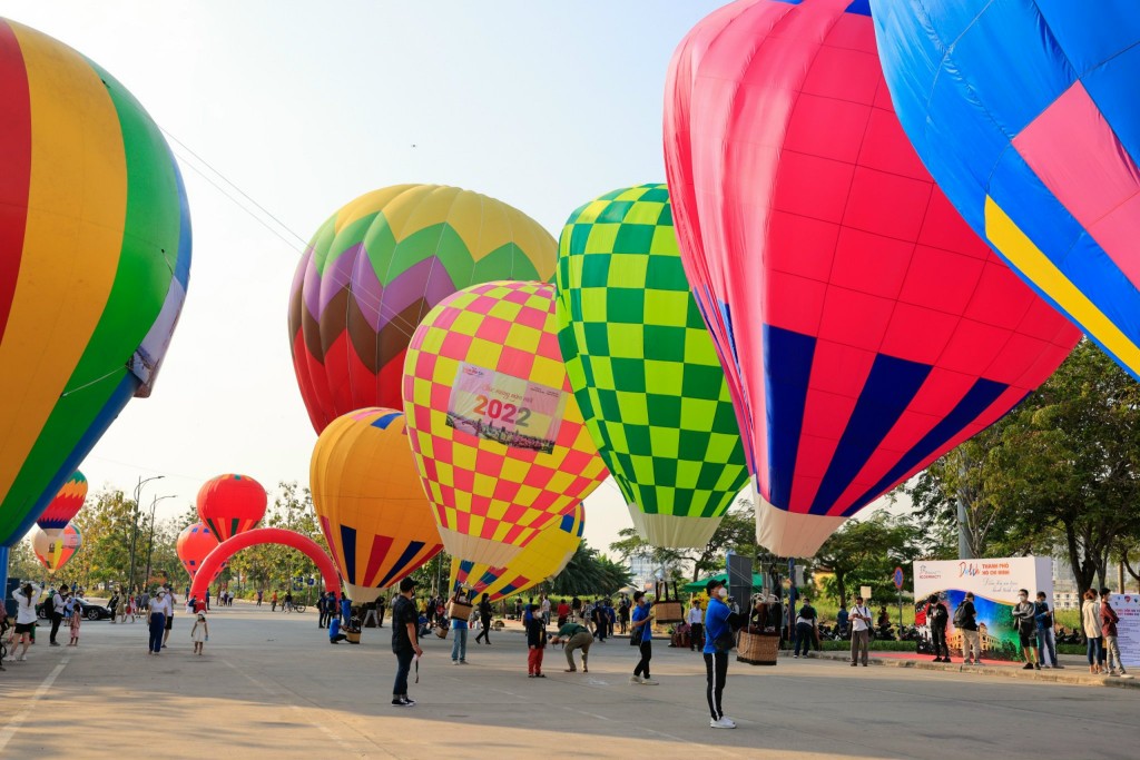 Các khinh khí cầu có màu sắc rực rỡ Các khinh khí cầu có màu sắc rực rỡ