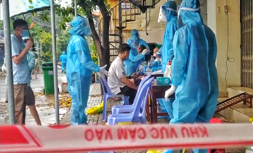 Triển khai các hoạt động tăng cường giám sát người dân đi từ vùng dịch trong nước đến thành phố sau kỳ nghỉ Tết.