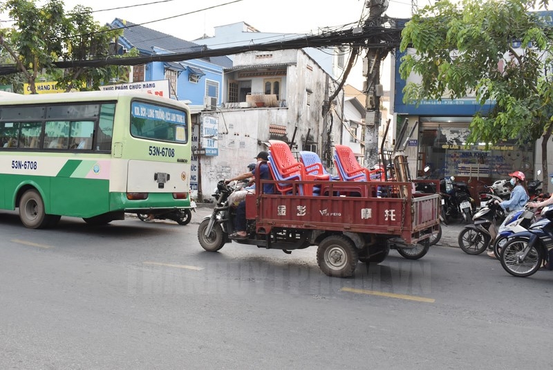 Xe ba bánh hoạt động trên Tỉnh lộ 43, TP Thủ Đức.