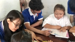 TP HCM: 300 “gia sư áo xanh” dạy học miễn phí cho trẻ em khó khăn