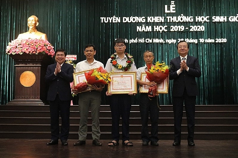 Học sinh ở TP HCM có thể được thưởng lên tới 200 triệu đồng nếu giành HCV kỳ thi Olympic hoặc tương tương