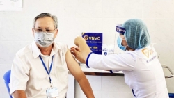 TP Hồ Chí Minh tổ chức đợt cao điểm test nhanh COVID-19 cho người trên 65 tuổi, có bệnh nền