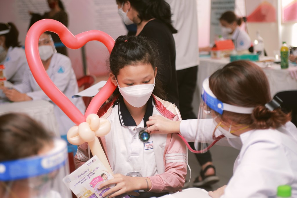 Thành đoàn TP Hồ Chí Minh và VinaCapital Foundation (VCF) tổ chức  khám sàng lọc miễn phí cho trẻ em bị ảnh hưởng bởi dịch COVID-19 (ngày 26/2/2022)