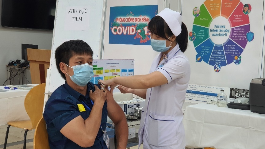 TP HCM: 10 nhóm đối tượng được ưu tiên tiêm vaccine phòng Covid-19 miễn phí