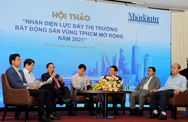 Các chuyên gia thảo luận tại hội thảo