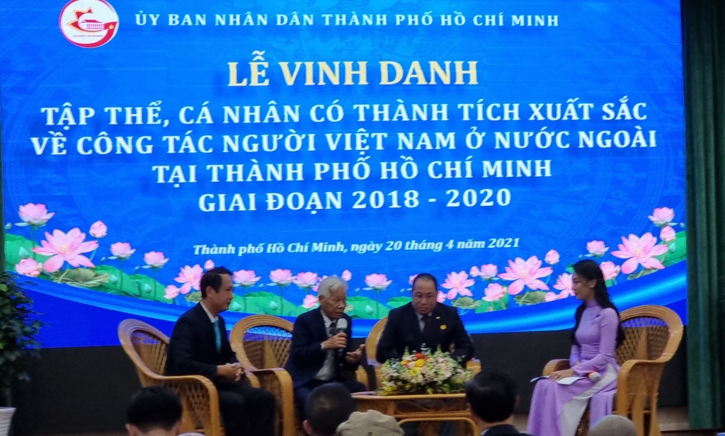 Kiều bào giao lưu tại lễ vinh danh tập thể, cá nhân có thành tích xuất sắc về công tác người Việt Nam ở nước ngoài tại TPHCM