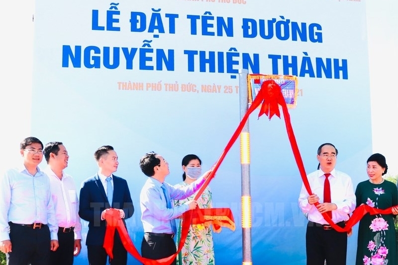 Nghi thức đặt tên đường Nguyễn Thiện Thành cho đường ven sông Sài Gòn (R3) dài gần 2,8 km (AnhThành ủy TP HCM)