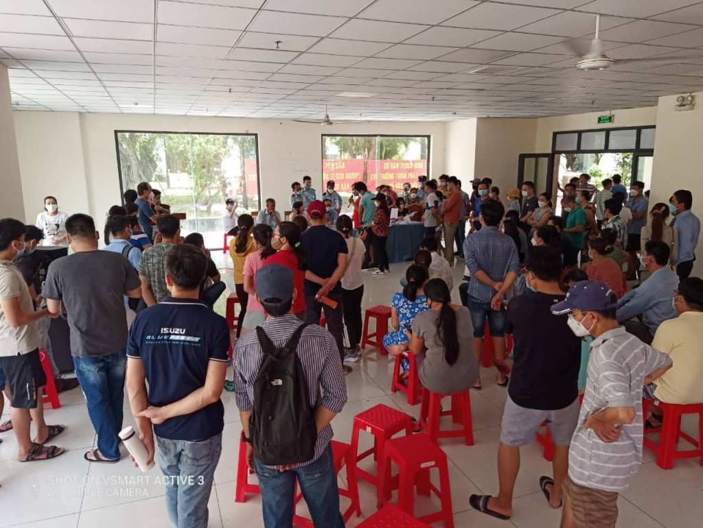 Buổi đối thoại giữa chủ đầu tư và cư dân chung cư Tecco Tower Bình Tân thui hút đông đảo người dân tham gia.