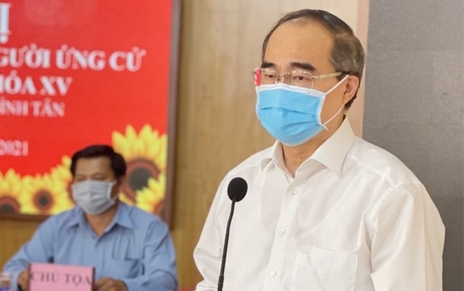 Trưởng đoàn Đại biểu Quốc hội TP HCM Nguyễn Thiện Nhân phát biểu tại hội nghị tiếp xúc cử tri