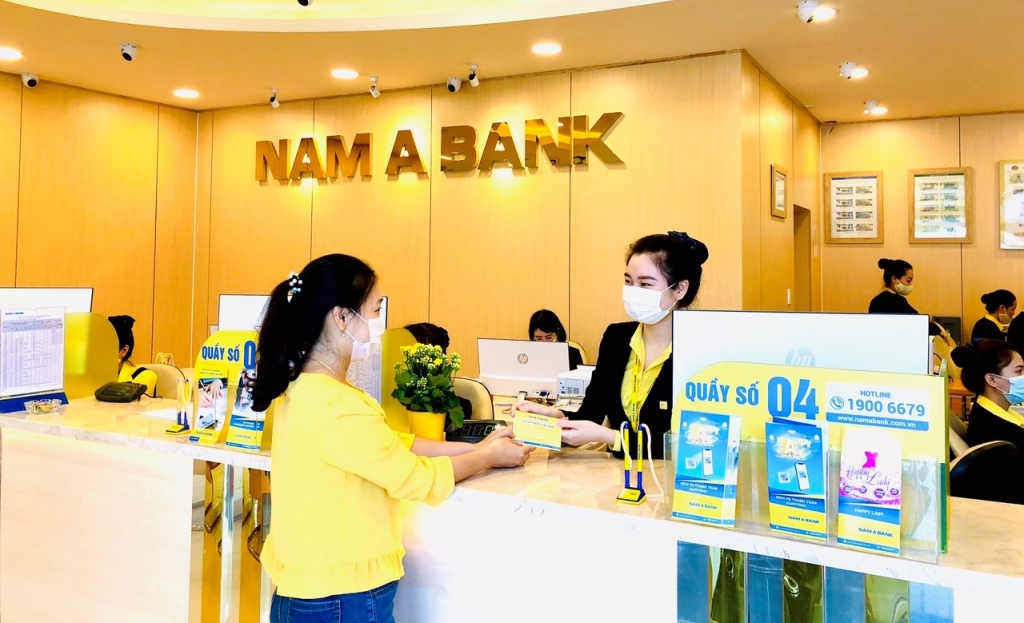 Khách hàng giao dịch tại Nam A Bank Thừa Thiên Huế