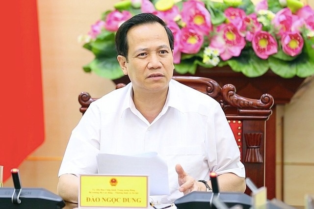 Bộ Trưởng Bộ LĐ-TB&XH chỉ đạo xử lý nghiêm các doanh nghiệp tiếp nhận, sử dụng lao động trái phép (ảnh: Báo Chính phủ)