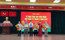 TP HCM trao Huy hiệu Đảng cho nhiều Đảng viên lão thành