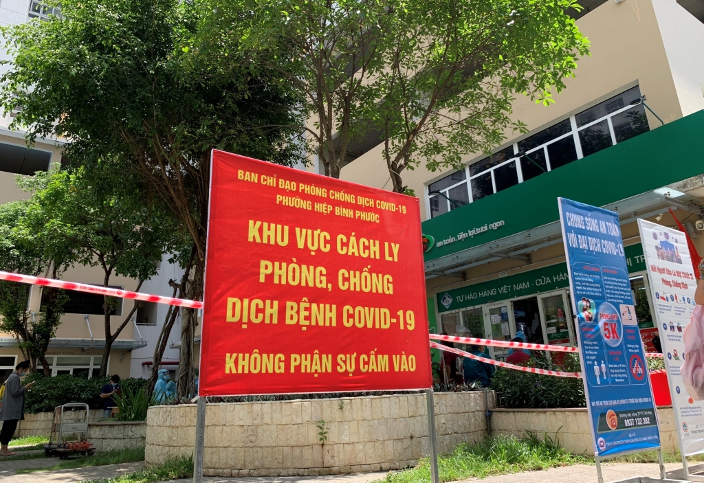 Một khu chung cư bị phong tỏa cách ly do xuất hiện trường hợp dương tính Covid-19