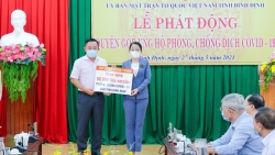 Tập đoàn Hưng Thịnh trao tặng 50.000 liều vắc-xin phòng chống Covid-19 cho tỉnh Bình Định