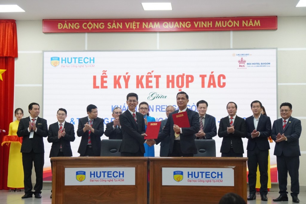 Dịp này, Trường Đại học HUTECH và các doanh nghiệp đã ký kết hợp tác “Đào tạo nguồn nhân lực gắn liền với nhu cầu của doanh nghiệp”.