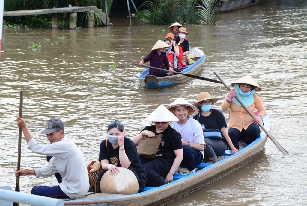 Du lịch trên sông đang rất hấp dẫn du khách