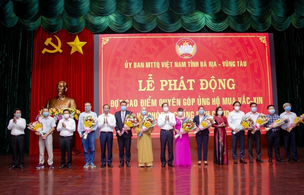 công ty TNHH MTV Lan Anh đã trao 10 tỷ đồng tài trợ cho tỉnh Bà Rịa - Vũng Tàu, chung tay góp sức giúp cùng cộng đồng chiến thắng đại dịch Covid-19