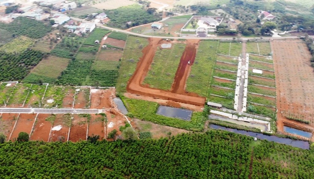 Dự án mang tên Dambri Hill Village đang san gạt, rao bán rầm rộ dù chưa đủ điều kiện pháp lý