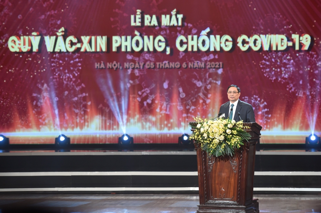 Thủ tướng xúc động: “Đây là quỹ của sự nhân ái, của tinh thần đoàn kết, của niềm tin, của trái tim kết nối trái tim để chúng ta cùng nhau vượt qua khó khăn, góp phần tạo nên một Việt Nam chiến thắng, để một lần nữa chúng ta lại ghi danh, viết nên lịch sử chiến thắng vẻ vang của dân tộc - chiến thắng đại dịch COVID-19”