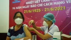 TP HCM khẳng định đủ nguồn vaccine Covid-19 để tiêm cho người dân