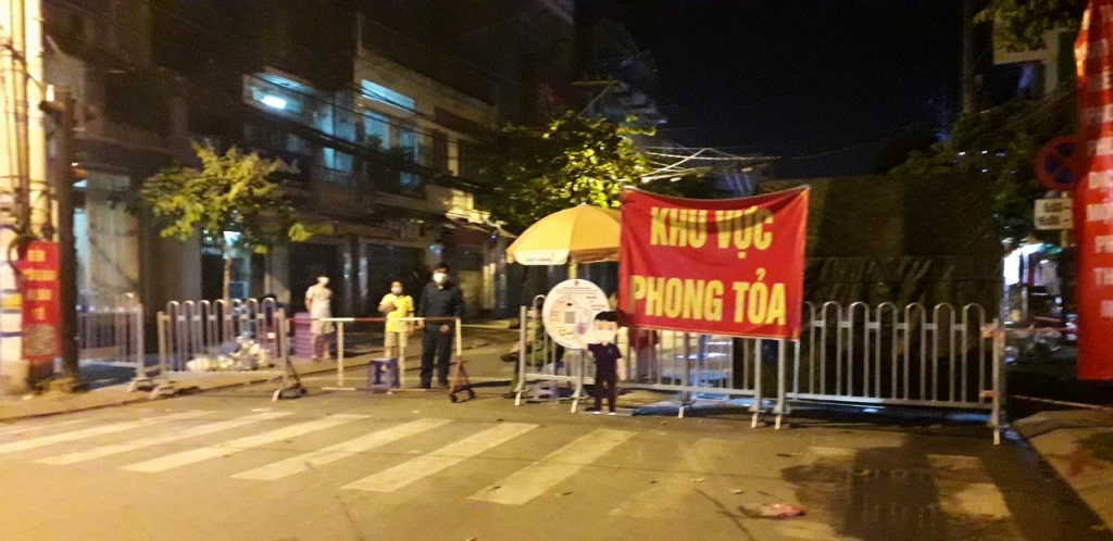 Chốt phong tỏa trên đường Quang Trung 