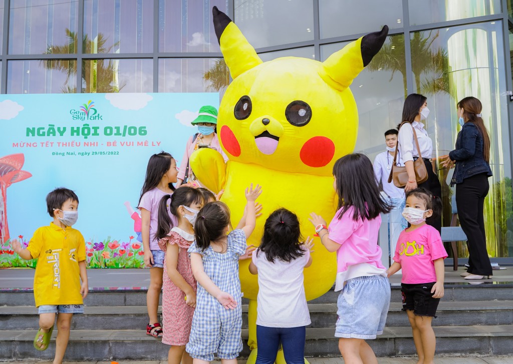 Nhân vật hoạt hình Pikachu khuấy động bầu không khí sôi nổi tại sự kiện