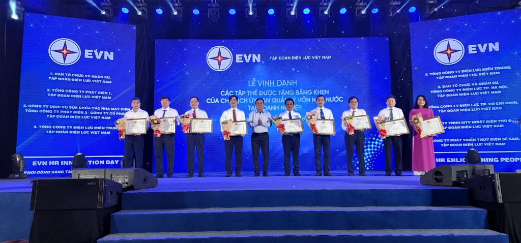 đội thi EVNHCMC nhận giải nhì cuộc thi
