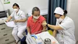 TP Hồ Chí Minh mở đợt cao điểm tiêm nhắc lại vắc xin phòng COVID-19
