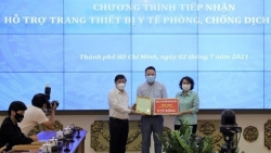 TP HCM tiếp nhận hỗ trợ trang thiết bị y tế phòng, chống dịch Covid-19