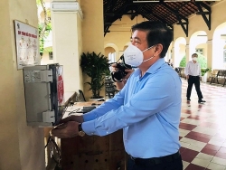 Chủ tịch UBND TP HCM Nguyễn Thành Phong kiểm tra công tác phòng chống dịch tại các điểm thi