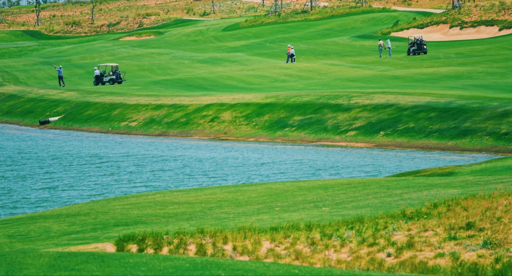 Cụm sân Golf PGA độc quyền 36 hố thuộc chuỗi sân golf tiêu chuẩn quốc tế do Nova Golf Clubs vận hành và phát triển tại NovaWorld Phan Thiet (Bình Thuận)