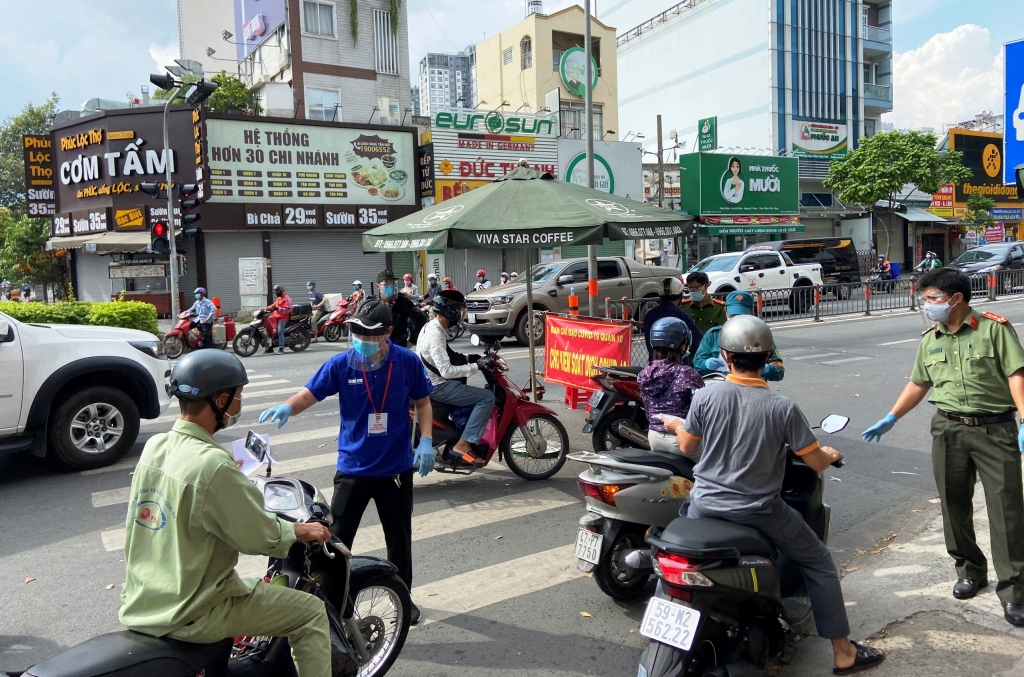 Một chốt kiểm soát đường Lý Thường Kiệt giao 3/2, Quận 10