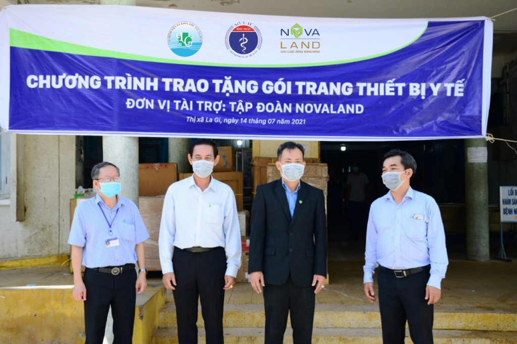 Novaland trao tặng Bình Thuận trang thiết bị y tế chuyên dụng cấp thiết hỗ trợ phòng, chống dịch Covid-19