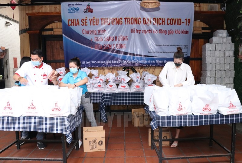 một số doanh nhân kiều bào tại TPHCM đã tổ chức chương trình “Chia sẻ yêu thương trong đại dịch COVID-19”