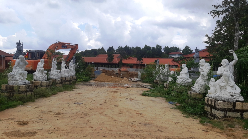 Dự án khu du lịch tâm linh Đại Tùng Lâm - Hoa Sen được ông Lê Phước Vũ - Chủ tịch Tập đoàn Hoa Sen đầu tư.