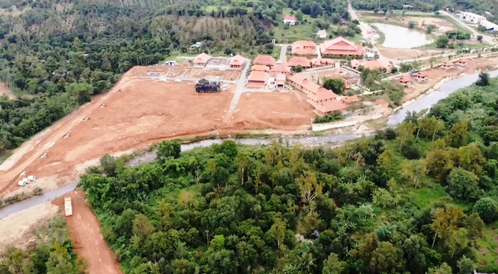Nhiều người dân đặt ra nghi vấn, dự án Khu du lịch tâm linh Đại Tùng Lâm - Hoa Sen được cấp phép thực hiện để bảo vệ rừng hay ngang nhiên hủy hoại môi trường và chỉ vì mục đích cá nhân, doanh nghiệp?