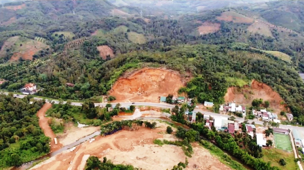 Hiện trạng dự án Khu du lịch tâm linh Đại Tùng Lâm - Hoa Sen khai thác đất đá từ ngọn đồi xanh ven Quốc lộ 20