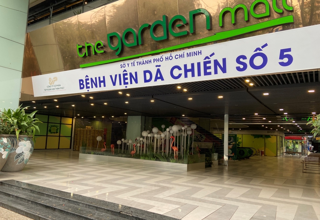 Bệnh viện dã chiến thu dung điều trị Covid-19 số 5 đặt tại tòa nhà The Garden Mall (Thuận Kiều Plaza) với quy mô gần 1.000 giường