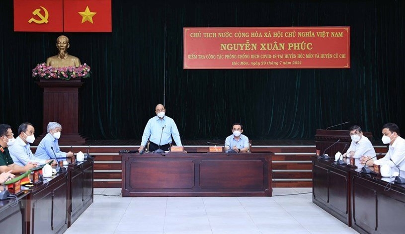 Chủ tịch nước Nguyễn Xuân Phúc cùng đoàn đã làm việc với lãnh đạo UBND huyện Hóc Môn và Củ Chi về công tác phòng, chống dịch