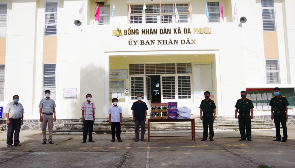 Sau khi tiếp nhận hàng hỗ trợ, các địa phương đã tổ chức cấp phát ngay cho người dân trên địa bàn