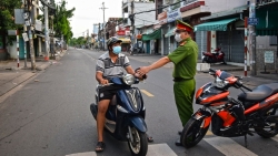 TP Hồ Chí Minh: 10 nhóm đối tượng được phép ra đường sau 18 giờ