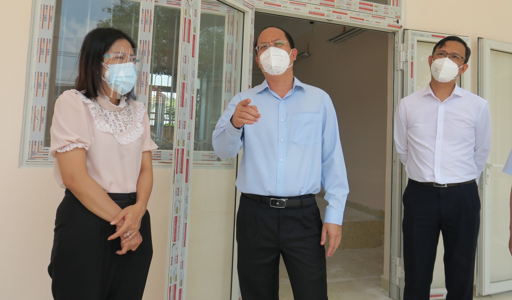 Phó Bí thư Thành ủy TP HCM Nguyễn Hồ Hải đã tham quan, khảo sát việc xây dựng và hoàn thiện Bệnh viện dã chiến Liên minh công nông