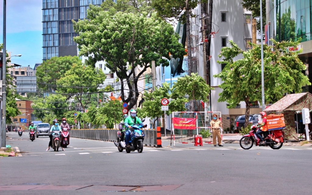 TP Hồ Chí Minh lý giải nguyên nhân người dân ra đường đông đúc hơn so với những ngày đầu giãn cách
