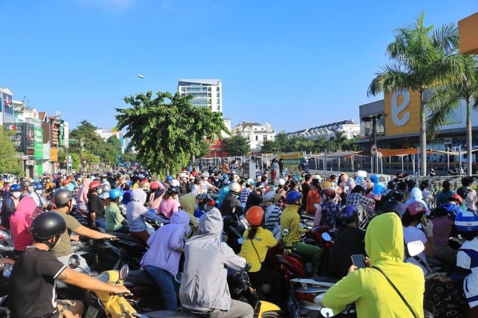 TP Hồ Chí Minh: Hàng hóa dồi dào, người dân không cần xếp hàng chờ gom thực phẩm