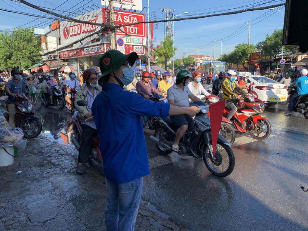 Đoàn viên, thanh niên TP HCM tham gia đảm bảo trật tự, an toàn giao thông