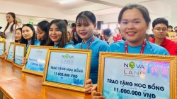 Novaland trao hơn 100 suất học bổng cho các sinh viên nghèo hiếu học