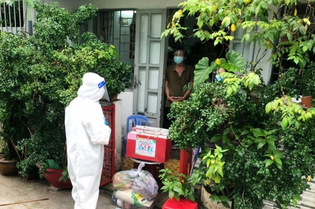HĐND TP Hồ Chí Minh đã và đang phát động nhiều chương trình chăm lo cho người dân, các lực lượng tham gia tuyến đầu chống dịch